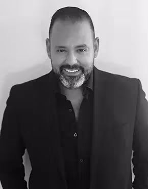 Retrato de Héctor-R. Fernández.